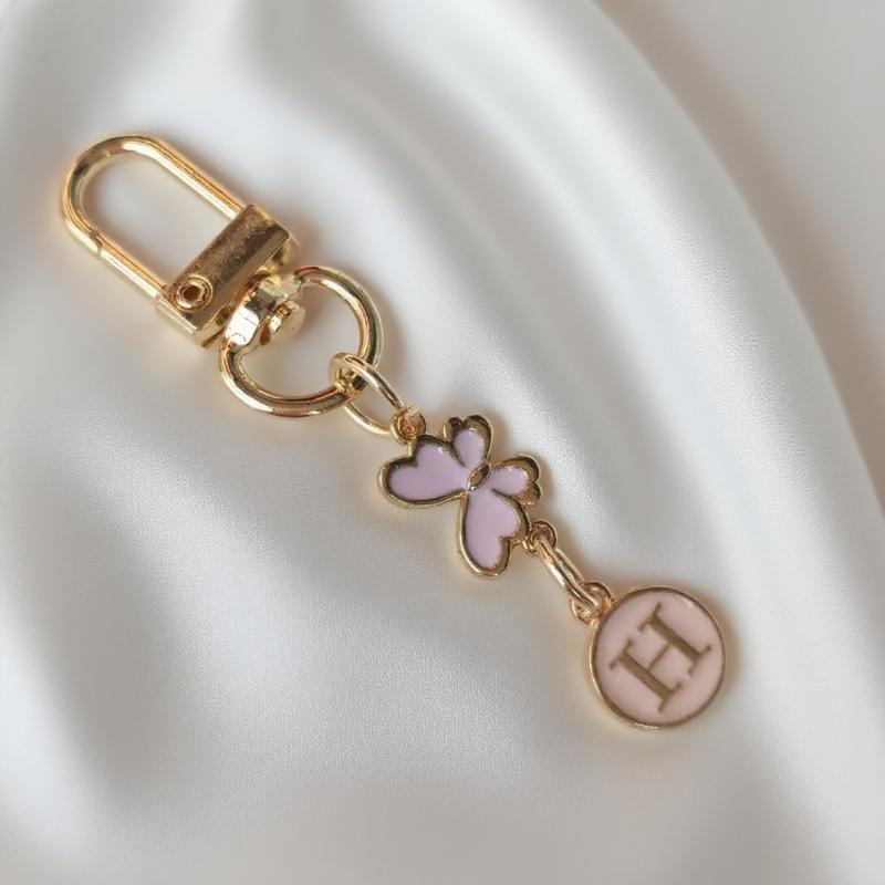 Металлический розовый брелок для ключей в виде бабочки, модный брелок с инициалами от A до Z, держатели для ключей от машины, подвеска для сумки, висячий декор, подарок для пары
