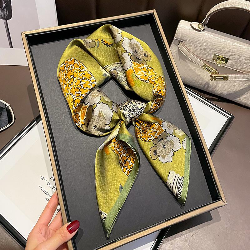 Женский шелковый шарф Camellia Black & White Mulberry - 70x70 см, стильный аксессуар на весну/осень