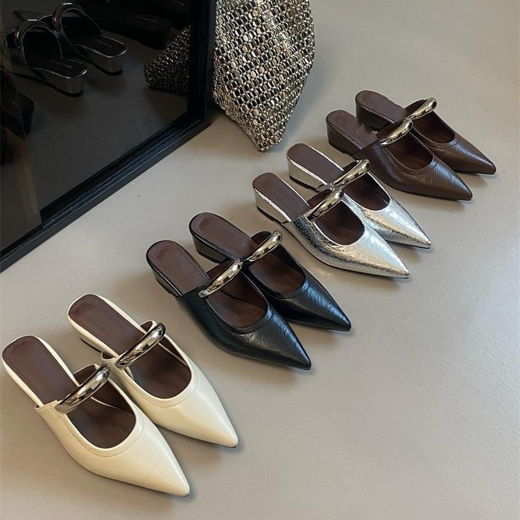 Empty Head Cool Slippers Behind the Pointed End of the Slope with One Foot, Fashionable Cool Slippers for Women