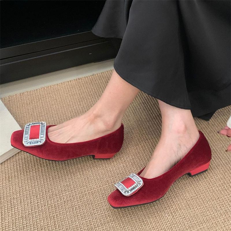 IPPEUM Балетки Туфли со стразами для женщин 2025 Новые с квадратным носком Красные бархатные туфли-балетки Женские