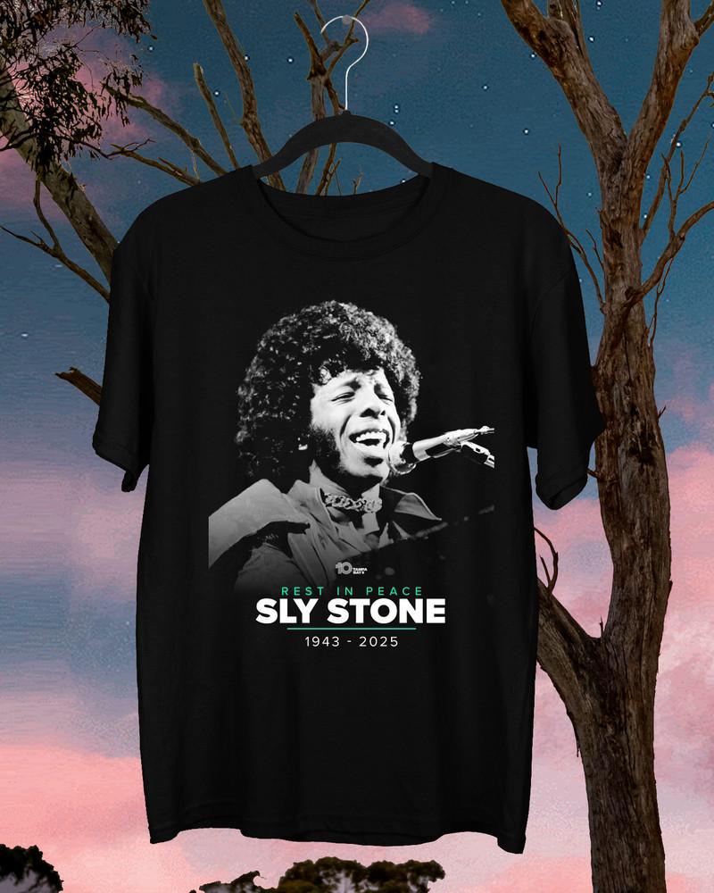 ПОКОЙСЯ С МИРОМ Sly Stone 1943-2025 Футболка Черная Все Размеры подарок Футболка для Фаната OM996 Унисекс Футболка