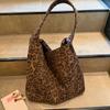 Autumn and Winter Retro Leopard Print Flannel Bag Women's 2025 New Large-capacity Shoulder Tote Bag Commuter Portable Shopping Bag