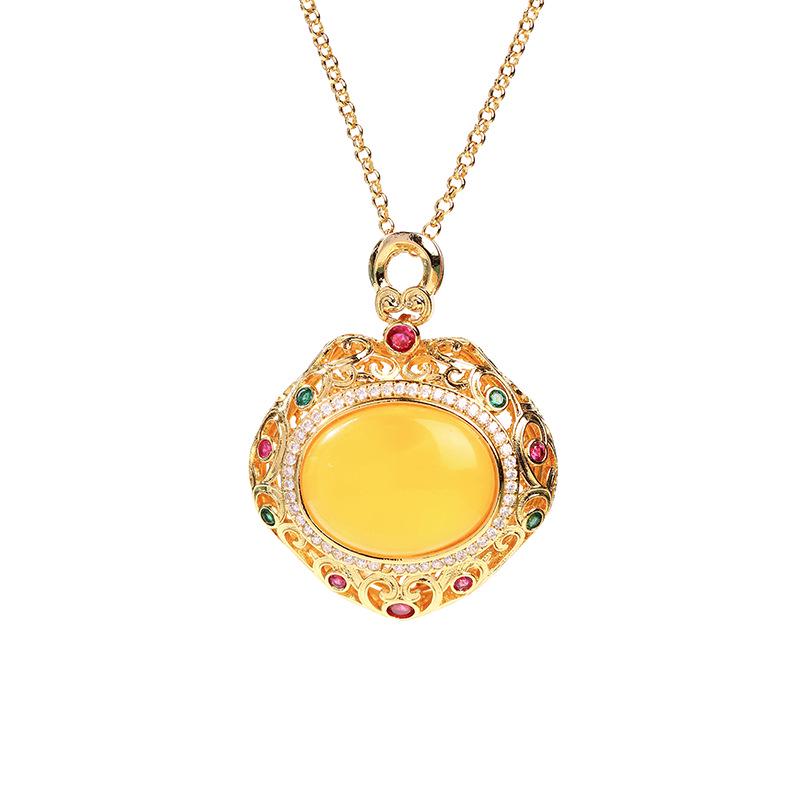 Ожерелье-кабошон из агата «Счастливое облако» Айюань с ажурным элементом «Жуи» и позолоченной коробкой Гау