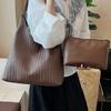 New Popular Fashion Woven Commuter Tote Bag Simple Niche Design Armpit Bag Large Capacity Shoulder Mother and Child Bag