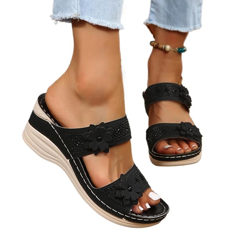 Женская обувь больших размеров 2024 года, летние ретро-римские сандалии, женские повседневные босоножки на танкетке с цветочным принтом, тапочки, женские тапочки на платформе