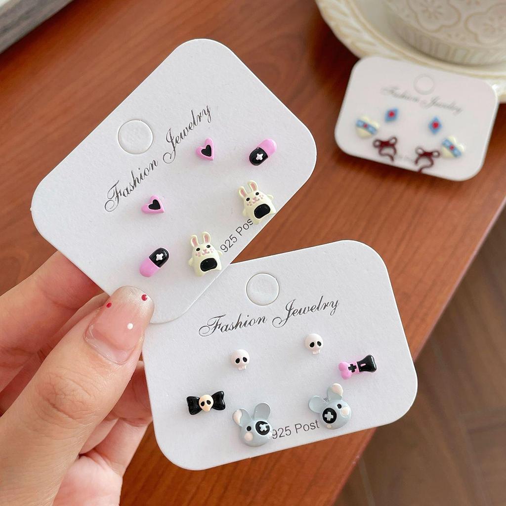 Набор сережек с корейским мультяшным кроликом на Хэллоуин: Милые маленькие серебряные гвоздики для женщин