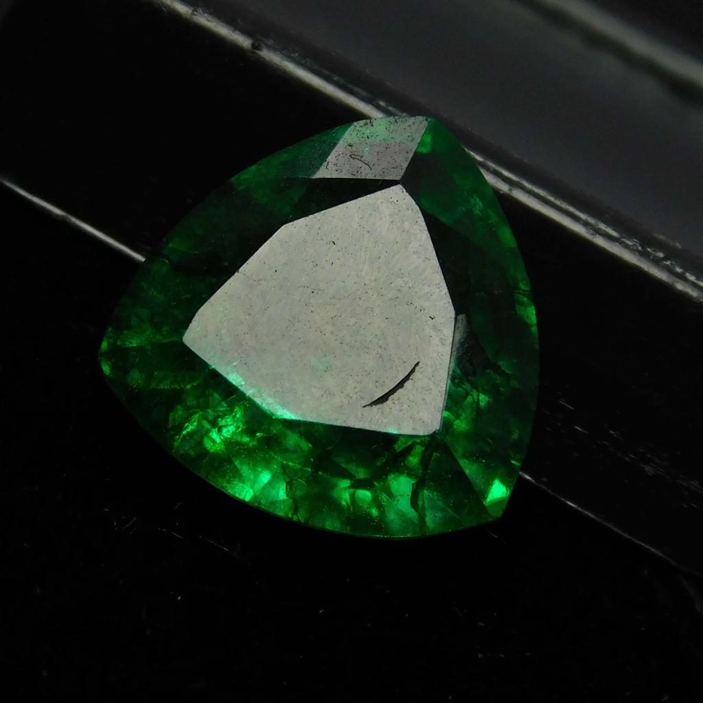Natural Green Emerald Loose Gemstone 8 ct Trillion Cut for Jewelry Making and Gem Collections