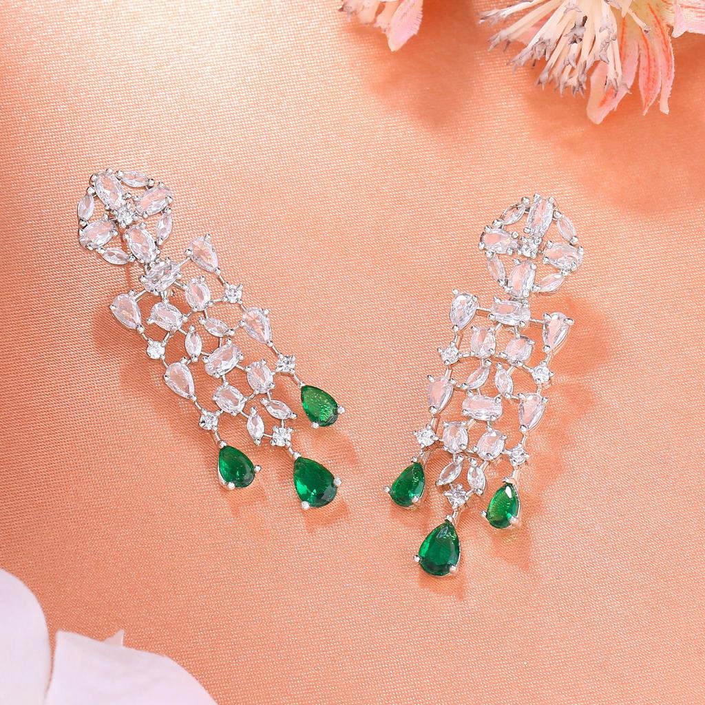 Дизайнерские серьги Estele с родиевым покрытием и мерцающими струйками CZ и зелеными камнями для женщин