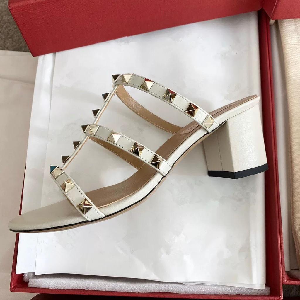 Spring and Summer New Rivet Thick Heel Cool Slippers Women's Versatile Temperament Open-toed Willow Mid-heeled High-heeled Sandals