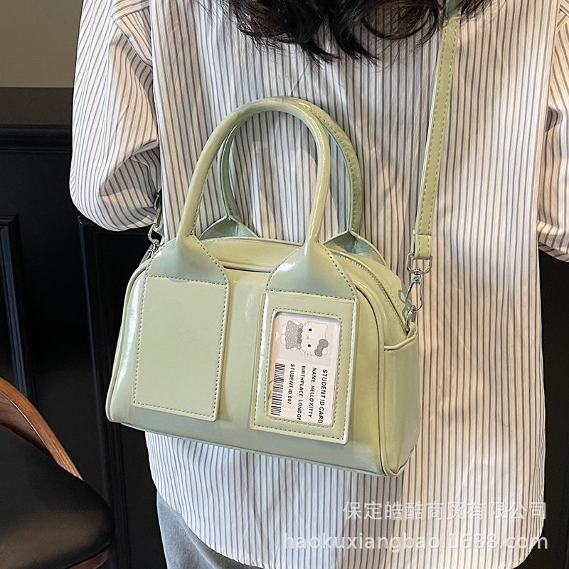 В этом году популярны сумки-бостон для женщин, новые универсальные сумки-мессенджеры для весны и лета 2025, простые женские портативные сумки-подушки.