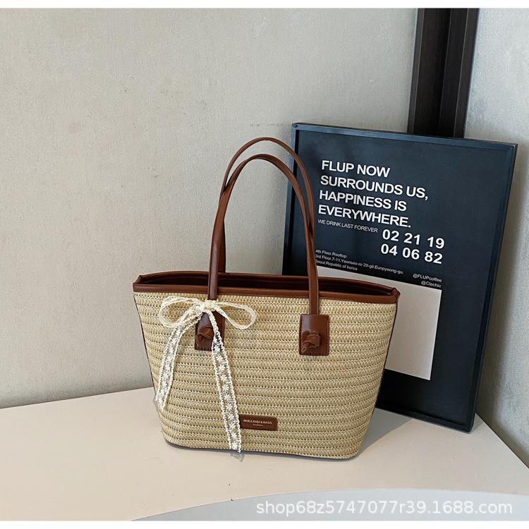 Casual woven straw bag fashionable beach vacation large capacity bag commuting seaside simple and versatile portable tote bag