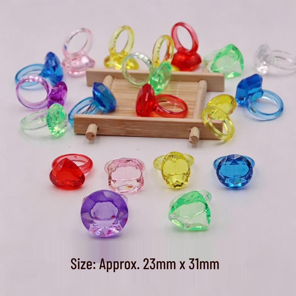Acrylic Beetle Pendant: Transparent Cartoon Animal Ornament for Kids' Claw Machines and Amusement Park Blind Boxes.