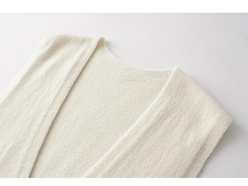 Жилет без рукавов с V-образным вырезом и градиентом из бамбуковой шерсти 2024 года во французском стиле