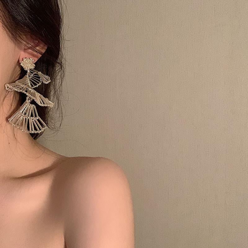 Серьги-кисточки 'Серебряная игла' из стекла, расклешенные, в виде утреннего цветка, модные спиральные серьги, нишевые, высокого класса, преувеличенные