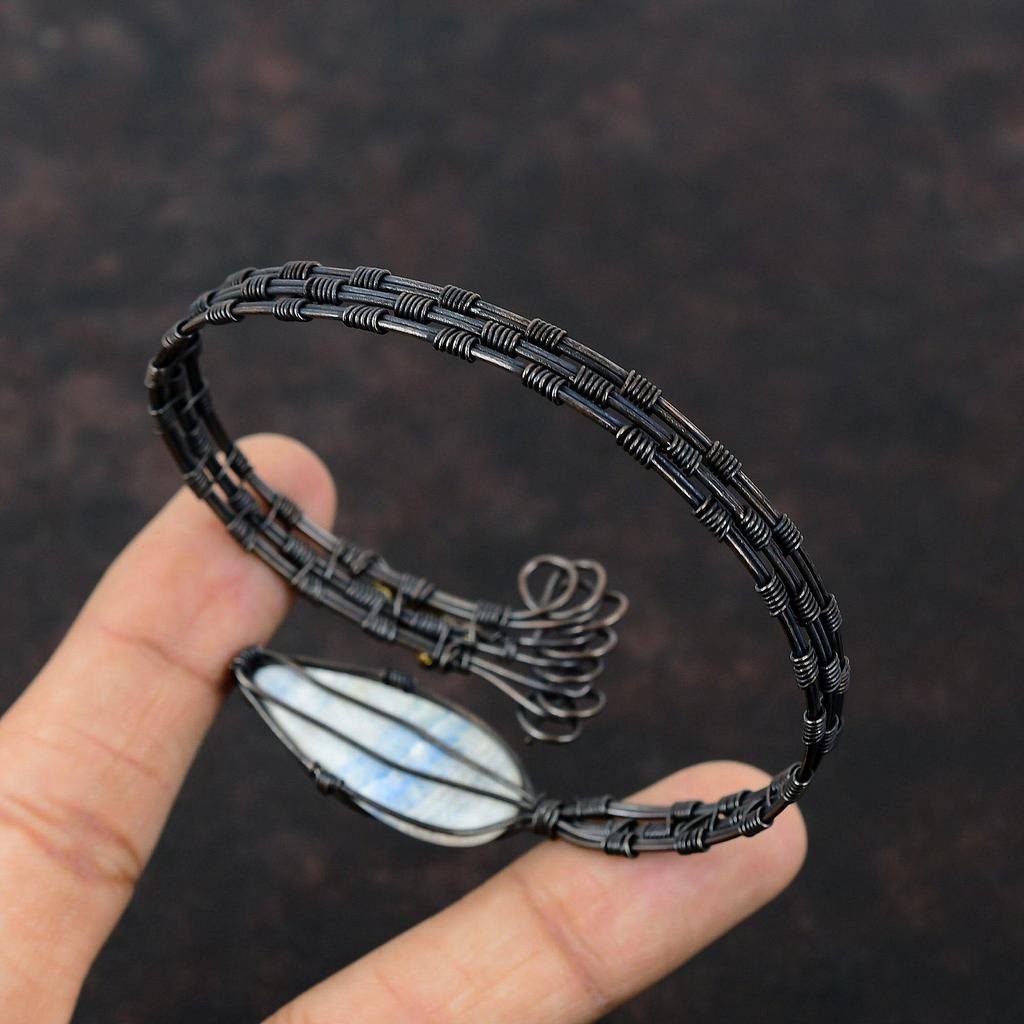 Синий шеелит драгоценный камень браслет манжета обмотанный медной проволокой регулируемый браслет обмотанный медной проволокой ювелирные изделия ручной работы браслет подарок для нее