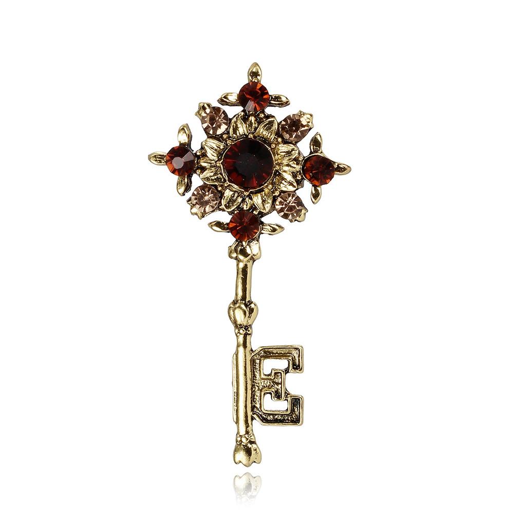 Retro Art Deco Key Pendant Pin With Adjustable Fit For Fashion Accessories