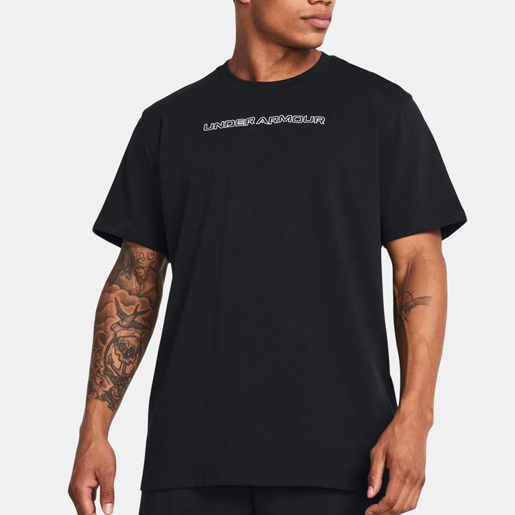 Under Armour Дышащий свитер с круглым вырезом и коротким рукавом с принтом букв, мужские топы, черный цвет 1382903-001