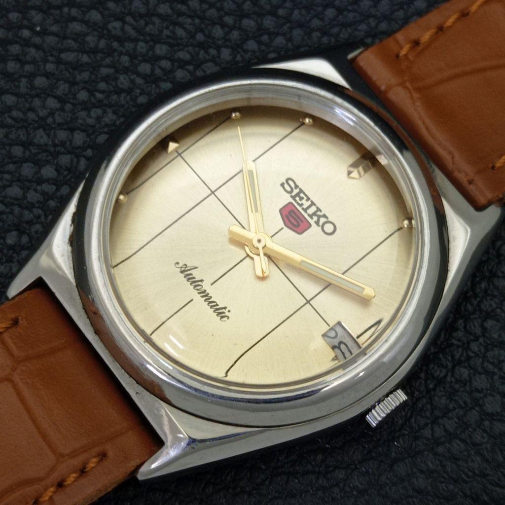 ЯПОНИЯ ВИНТАЖ SEIKO 5 АВТОМАТИЧЕСКИЕ 7025A МУЖСКИЕ ЧАСЫ С ЦИФЕРБЛАТОМ ЗОЛОТИСТОГО ЦВЕТА a701603-5