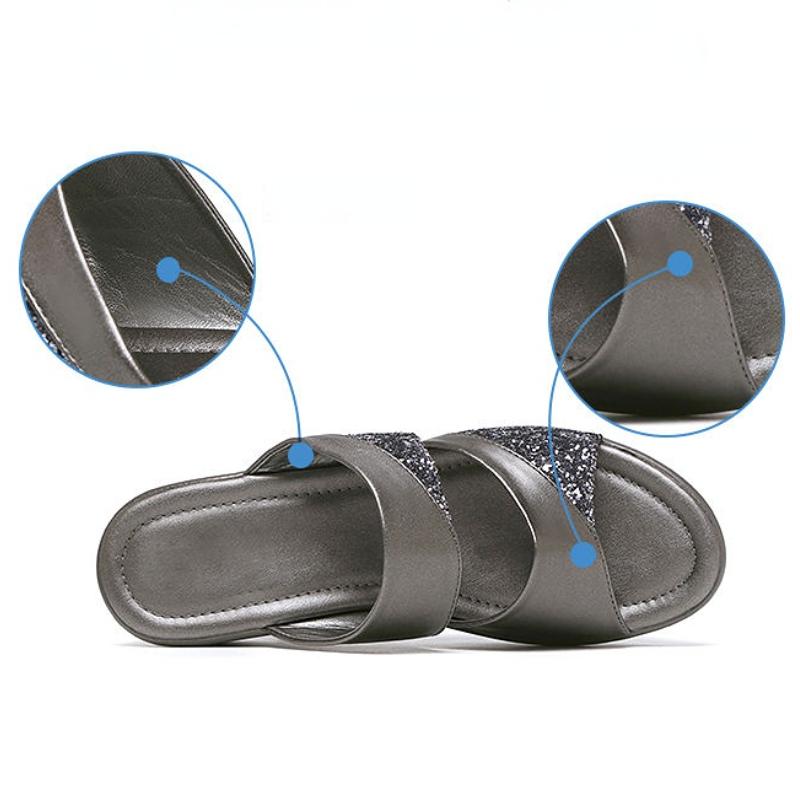 Новые женские летние тапочки, женская блестящая обувь на танкетке из искусственной кожи, женские повседневные сандалии с открытой пяткой, удобная женская обувь на платформе