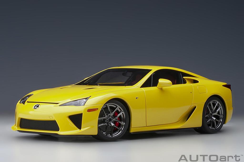 AUTOart Lexus LFA Готовая модель 1/18 (Жемчужно-желтый)