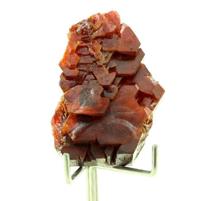 Pierres et Minéraux. Vanadinite. 169.5 ct. Bou Azzer mining district, Maroc.