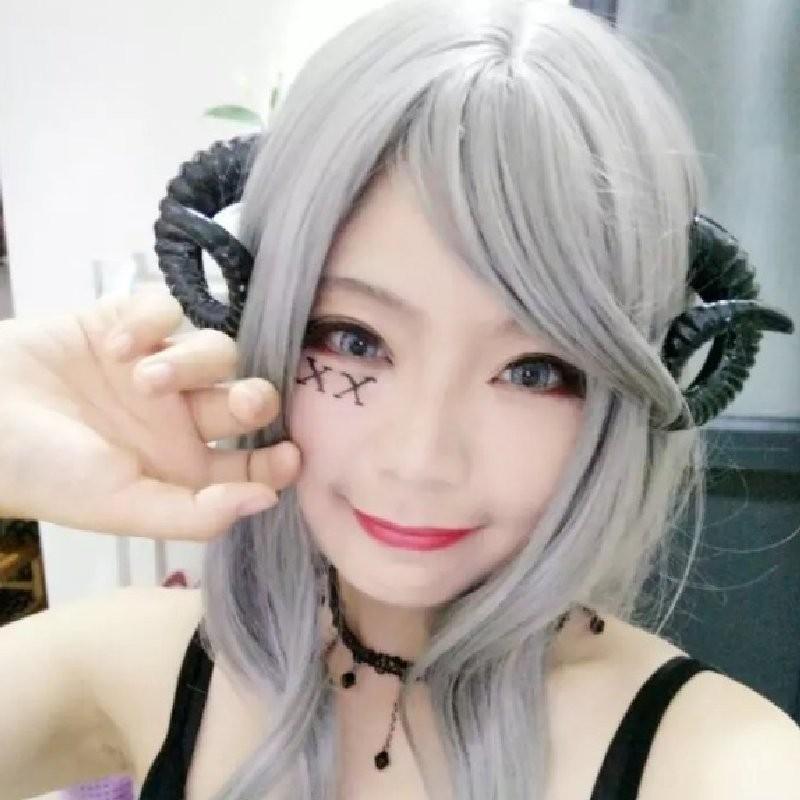 Chic Sheep Horn Hair Clips With Gorgeous White And Black Rose Accents For Fashion Lovers