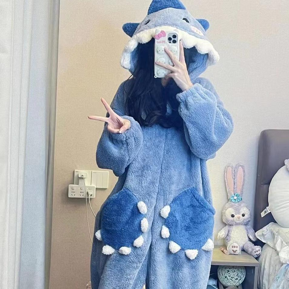 Женская милая пижама с капюшоном в виде акулы: Утолщенный коралловый флис для тепла, идеально подходит для зимнего отдыха и ношения на улице.