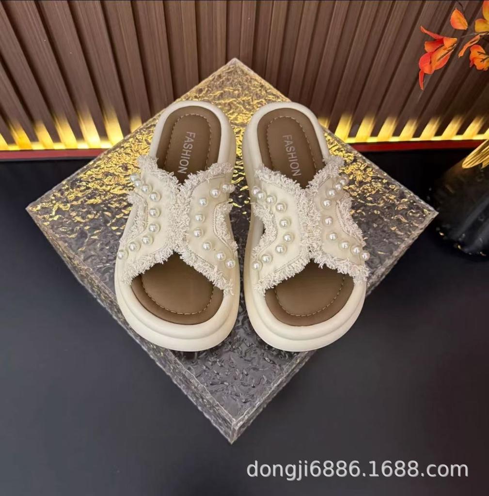 Ins модные наружные тапочки женские летние 2025 новые маленькие ароматные стильные жемчужные женские пляжные сандалии seaside fairy