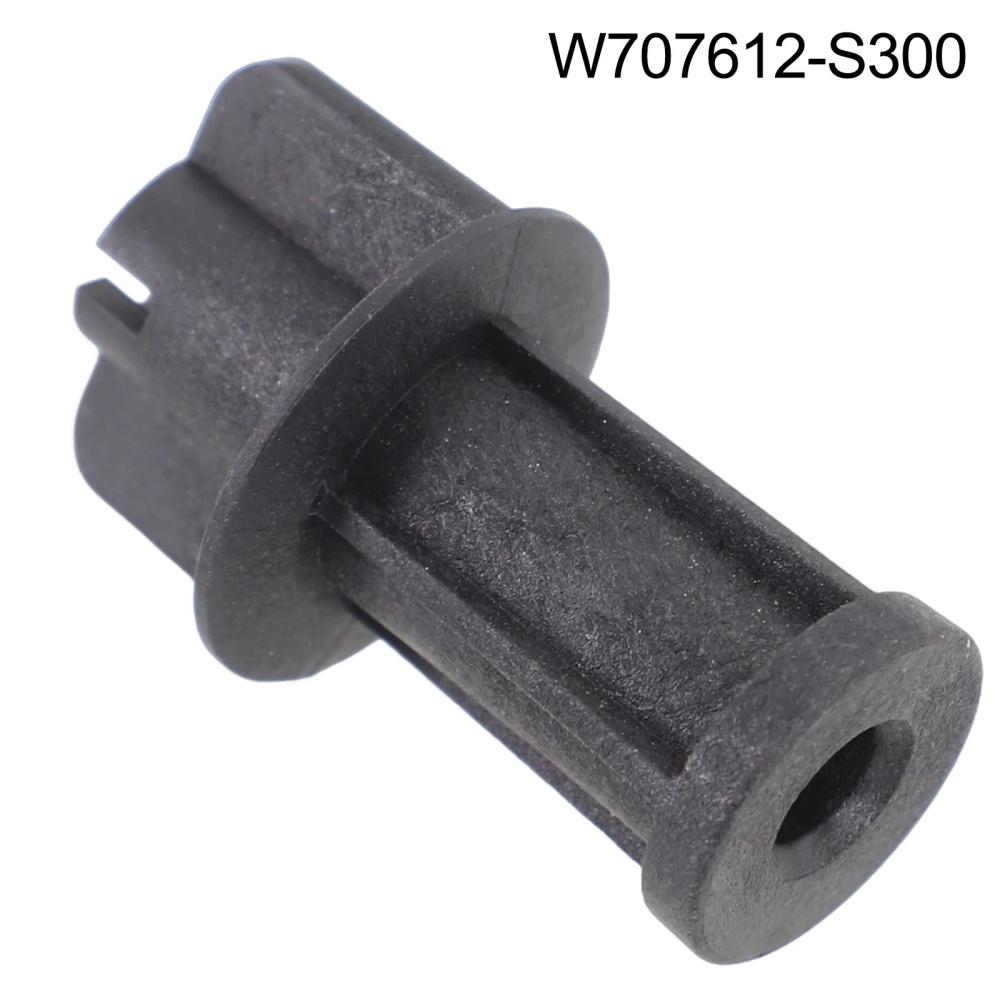 Rear Outer Lamp Nut W707612-S300 1182772 For Ford Focus 2012-2018 Fiesta 2011-19