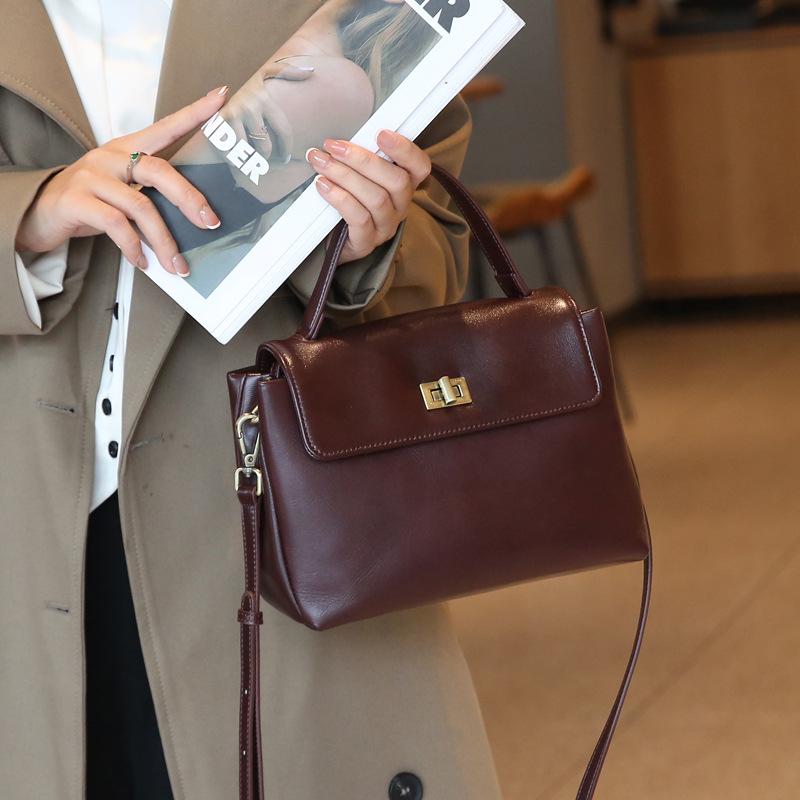 Женские сумки через плечо из натуральной кожи 2024 года: Стильные, высококачественные сумки-мессенджеры и дамские сумки