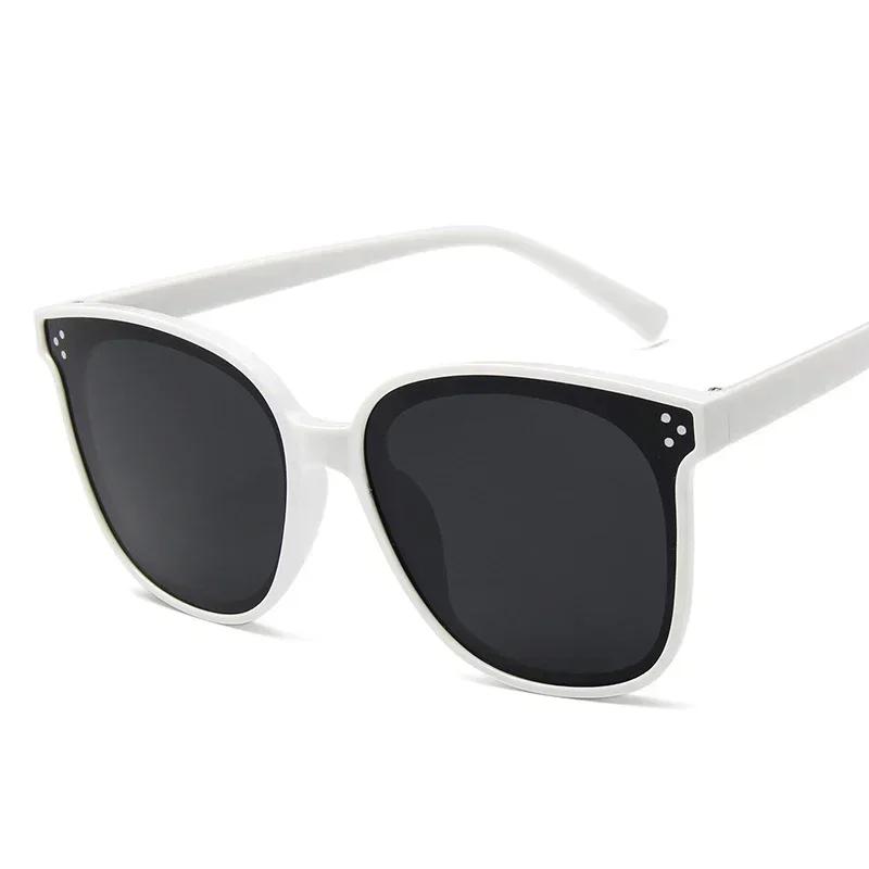 Retro Square Fashion Sunglasses Women Men Vintage Style Casual Trendy Small Female Male