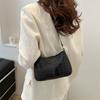 Весенняя новая простая модная маленькая квадратная сумка на одно плечо подмышками модная и стильная женская сумка для поездок на работу