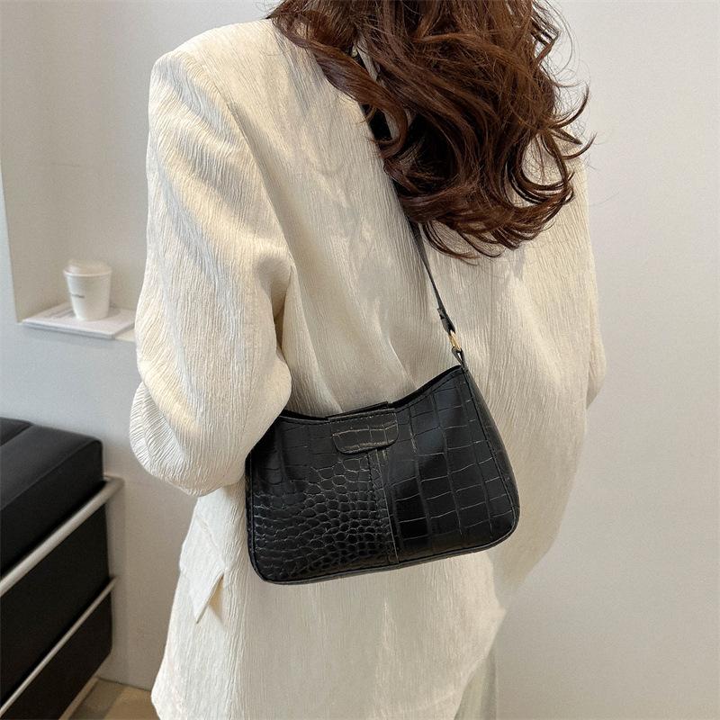 Весенняя новая простая модная маленькая квадратная сумка на одно плечо подмышками модная и стильная женская сумка для поездок на работу