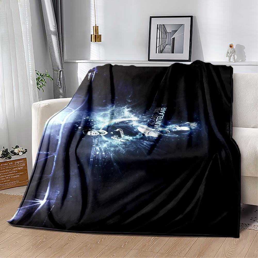 Football Player Celebration Moment Blanket Ultra-Soft Perfect for Seaside Bedding Office Four Seasons Universal Modern Birthday Christmas Gift Blanket