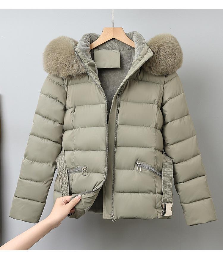 Женская короткая ветрозащитная теплая зимняя куртка с большим меховым капюшоном и поясом