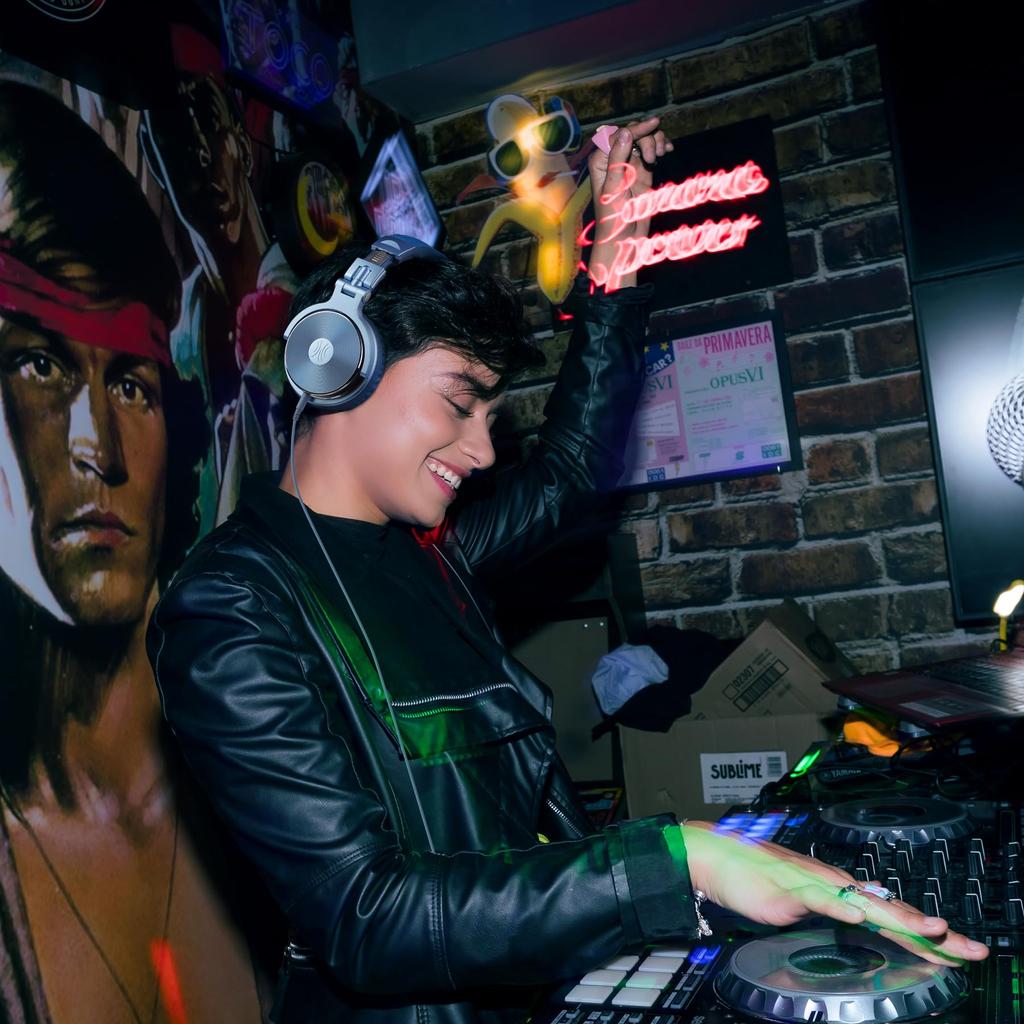 OneOdio Pro 10 High Resolution Headphones Wired Monitor Headphones Recable Compatible Jack DJ Headphones Instrument Practice DTM Recording Mix