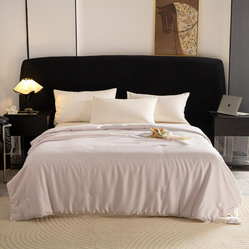 Fang Wang Jacquard Fiber Quilt