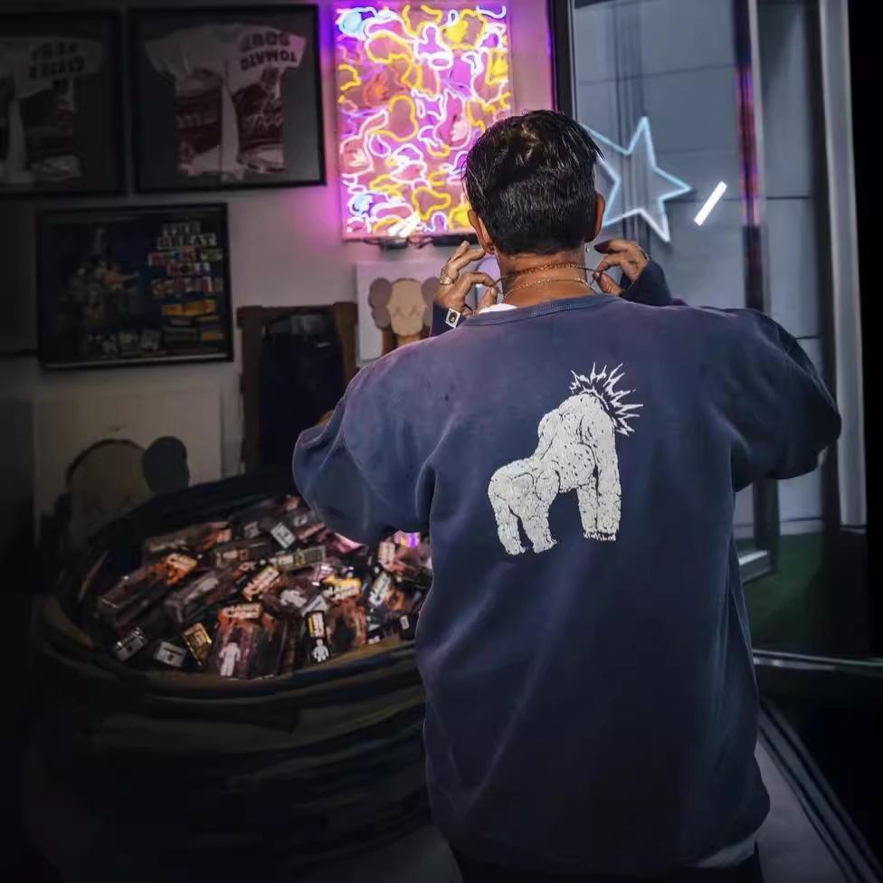 Толстовка Saint Michael XBAPE с потертостями Gorilla и принтом в виде трещин