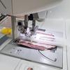 Универсальная лапка 4423 Подходит для изготовления аккуратных петель на всех типах тканей Работает с большинством швейных машин