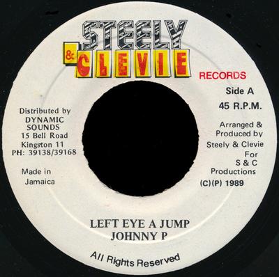 7-дюймовая пластинка JOHNNY P - Left Eye A Jump NONE Steely & Clevie 1989 Ямайка Регги, Ска и Даб Б/у
