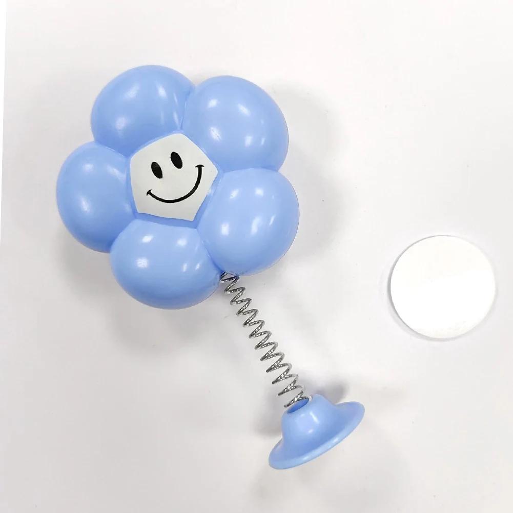 Шлем трясущийся Маленькая улыбка Цветочное украшение Мотоциклетные шлемы для велосипедистов Милый декор в виде цветка солнца Аксессуары для шлема для вождения