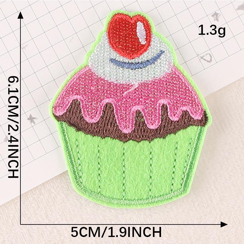 Вышитая нашивка на одежде и аксессуарах своими руками