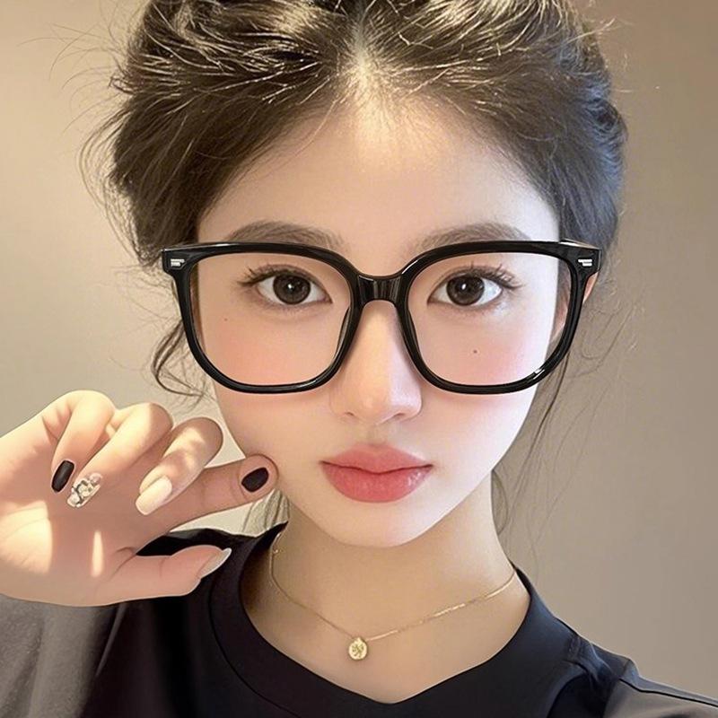 Oversized black frame glasses for women, a makeup-friendly magic tool, anti-blue light, suitable for prescription lenses, makes a large face look