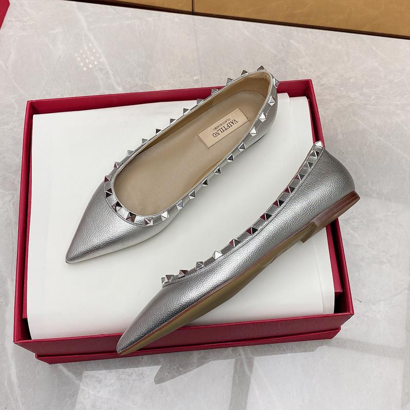 Trendy Fashion Rivets Shallow Black Patent Leather Single Shoes For Women French Style Pointed Flat Bottomed Women's Shoes