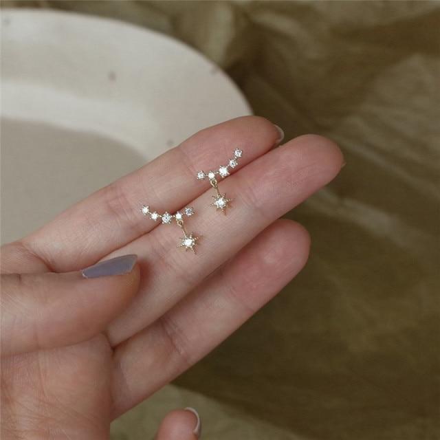 Цветное покрытие 14K Золотой цвет Кристаллическая Звезда Солнце Гвоздики Серьги Женские Изящные Банкетные Украшения Элегантные Гвоздики