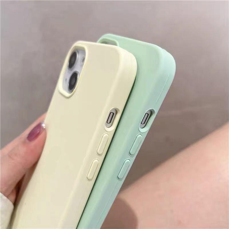 Простой и стильный чехол для iPhone 16 Plus. Подходит для полного покрытия iPhone 16, 15, 14 и 13 Pro Max и устойчив к грязи.