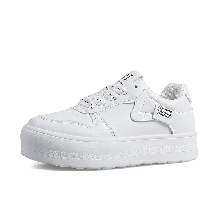 Белые туфли на толстой подошве с круглым носком для женской весны 2025 года, новая корейская версия, модные, универсальные, повседневные спортивные туфли