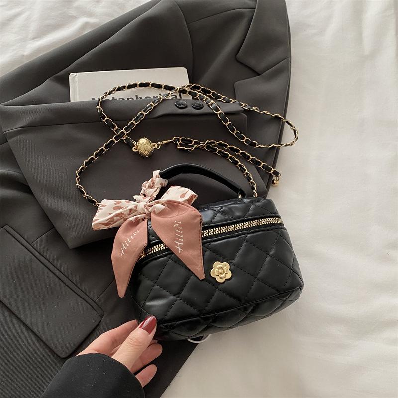 2025 New Spring Portable Small Bag Diamond Chain Bag Messenger Bag Mini Mini Small Bag Women