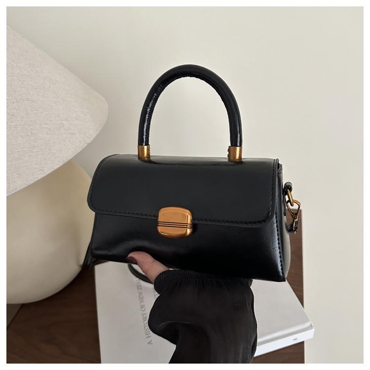 Трендовая женская маленькая квадратная сумка на одно плечо и через плечо 2025: Модная сумка для поездок на работу