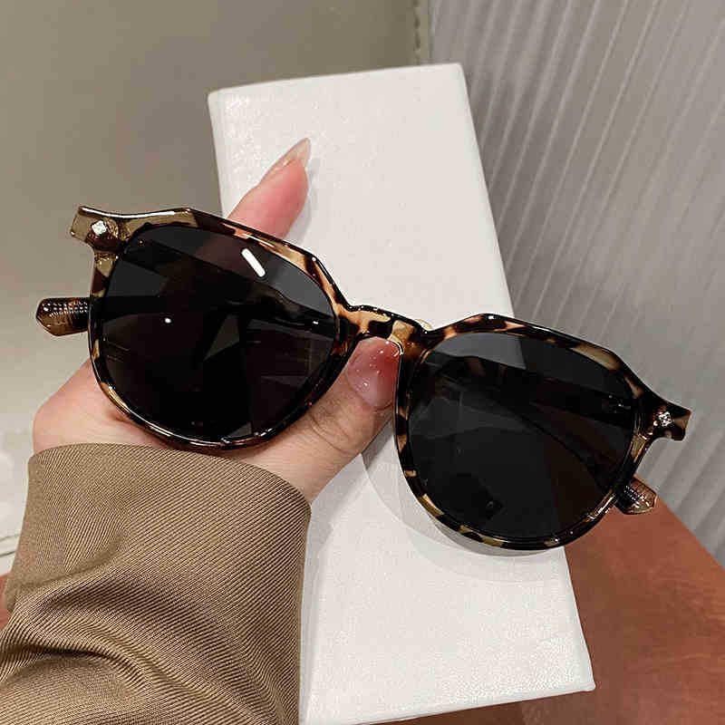 Солнцезащитные очки от УФ-излучения Для гор Маленькие B1309 [FEISEDY] Женские, UV400, Защита, Стильные, Для вождения, Рыбалки, Альпинизма, Шопинга, Путешествий, Для лица, Унисекс,